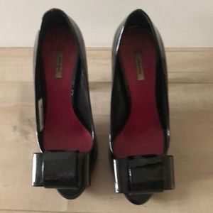 💯 Authentic Miu Miu black pumps